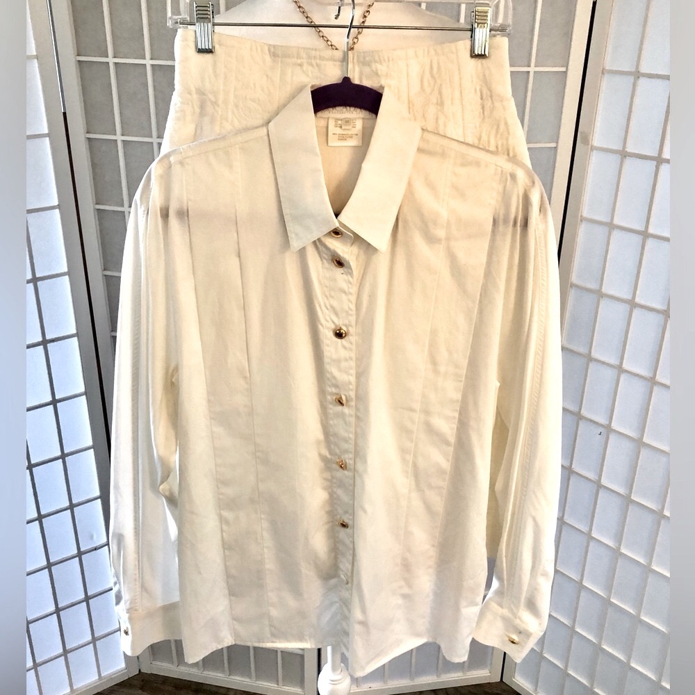 ESCADA VINTAGE OUTFIT top and skirt . Ivory colored. Both in excellent cond